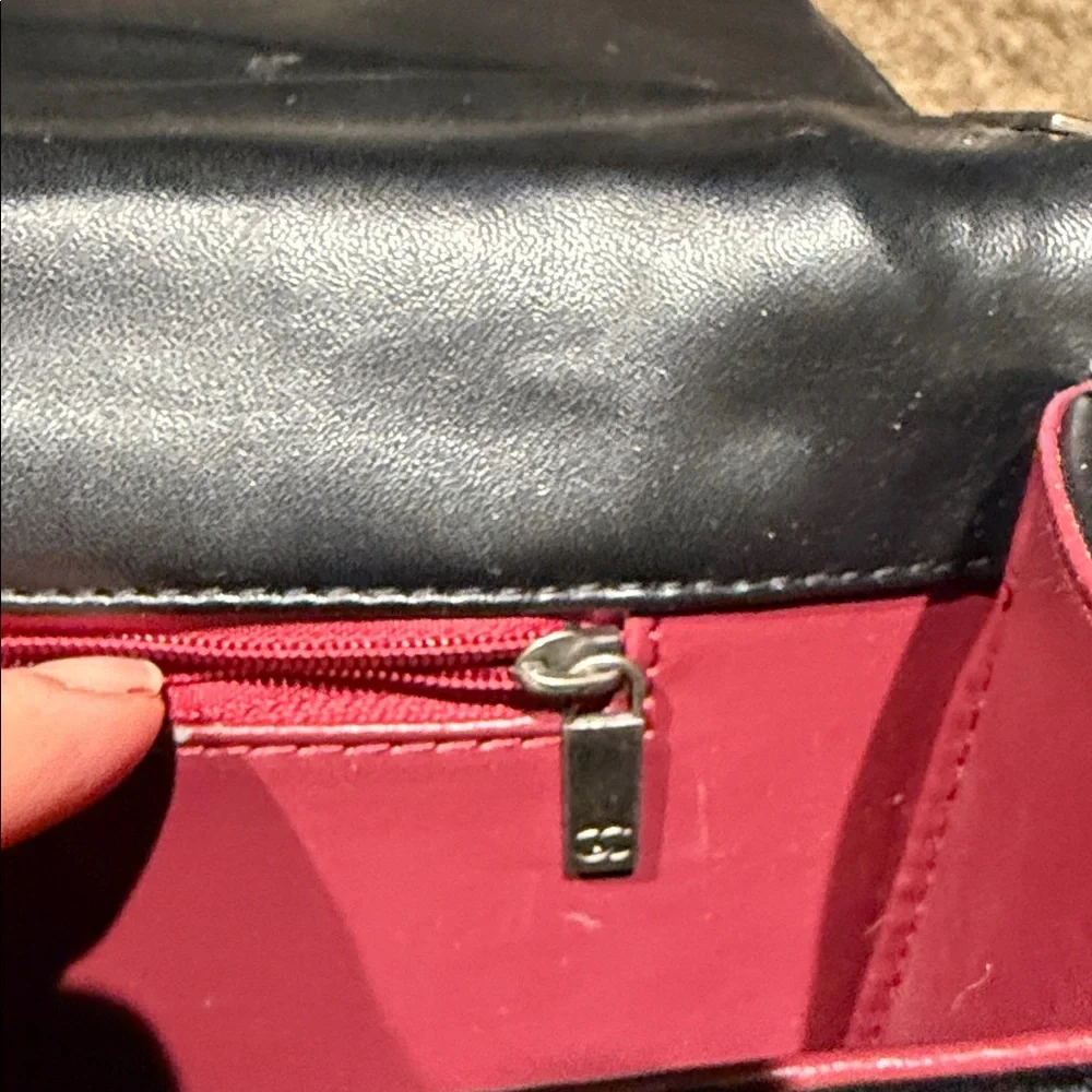 Chic Black Quilted Crossbody Bag with Chain Strap - Picture 11 of 14